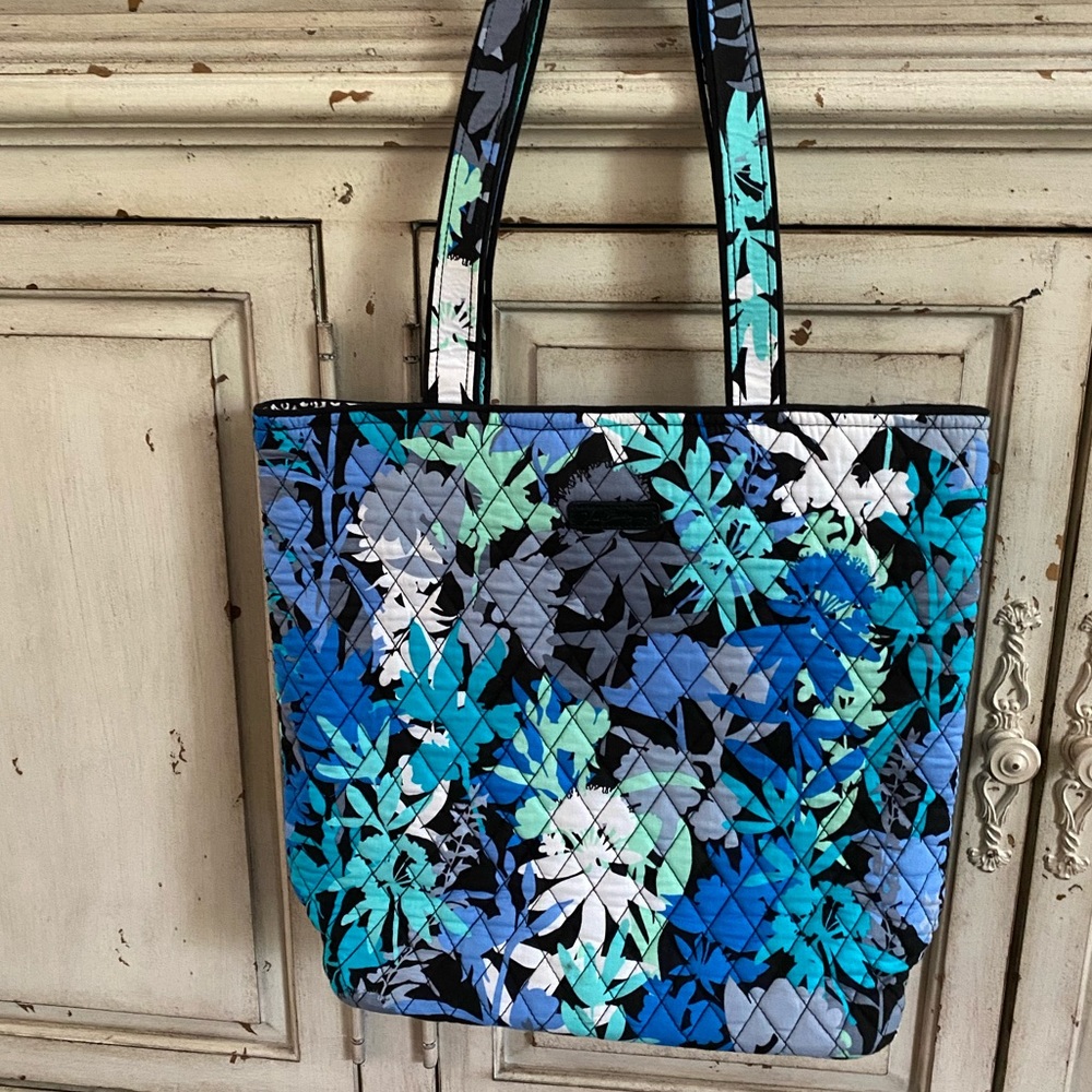 Camoufloral Vera Bradley Tote , Like new, not worn